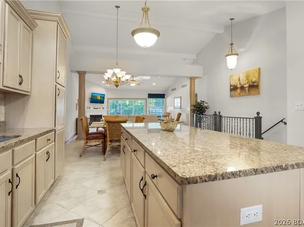 41 Bay Hill Ct, Lake Ozark, MO 65049