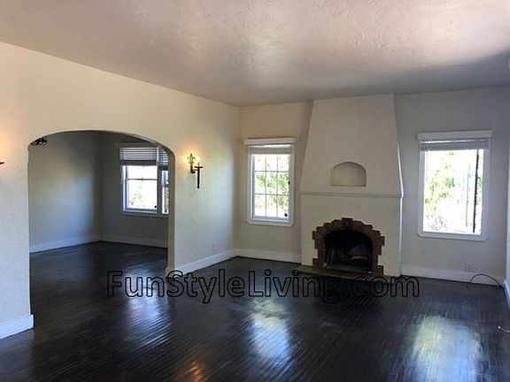 3rd image of 1215 Illinois St