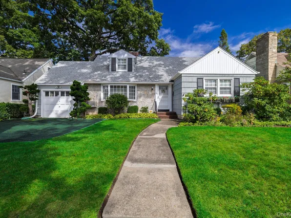 175 E Carpenter Street, Valley Stream, NY 11580