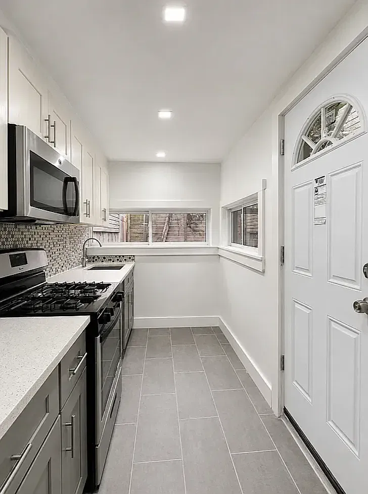 1639 Pacific Street — Photo 2
