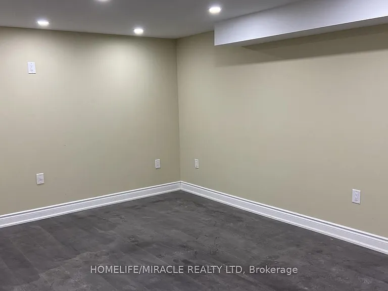 25 Thornridge Cres #BASEMENT — Photo 5