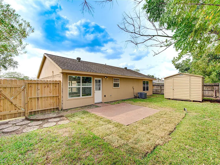 328 Meadow Wood Ct — Photo 2