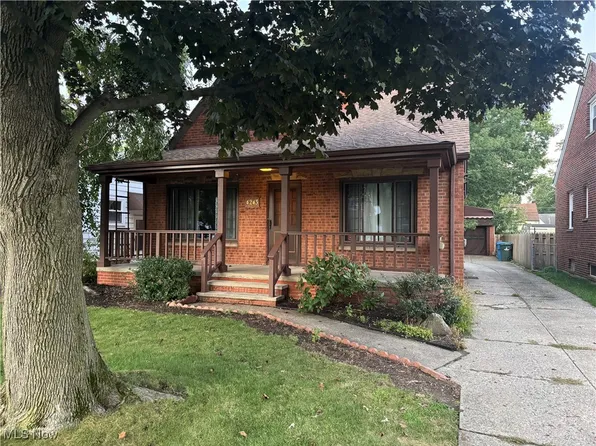 4243 W 212th St, Fairview Park, OH 44126