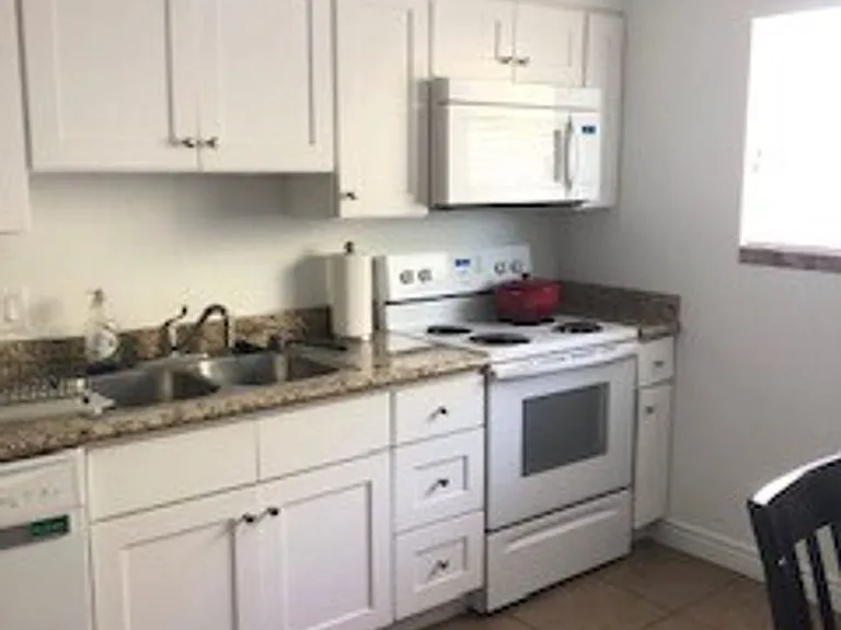 466 E Woodland Ave — Photo 1