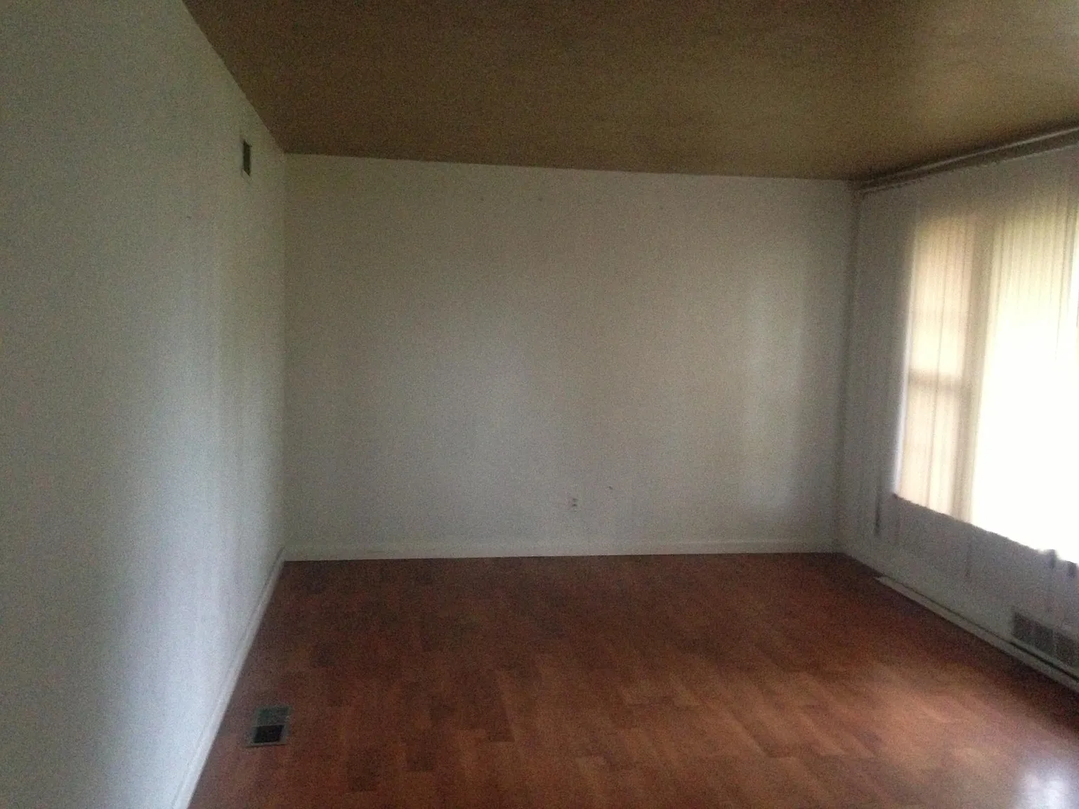 3 bed, 1.5 bath, 1050 sqft, $1,280 — Photo 3