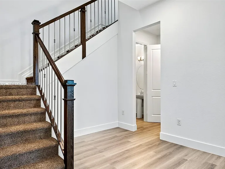 142 SW 127th Ter — Photo 36