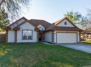 1213 Magnolia St, Uvalde, TX 78801