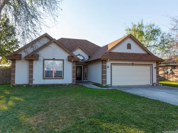 1213 MAGNOLIA ST, Uvalde, TX 78801