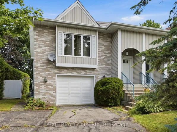 671 Berthiaume St, Hawkesbury, ON K6A 3M1