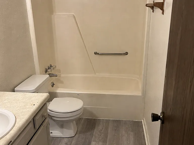 409 N Franklin Ave #A — Photo 15