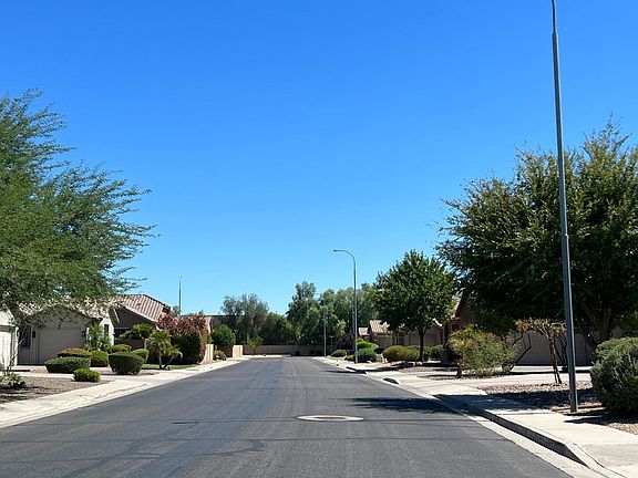 4th image of 2780 E Wisteria Dr