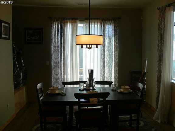 5th image of 3561 SE Ironwood Ave