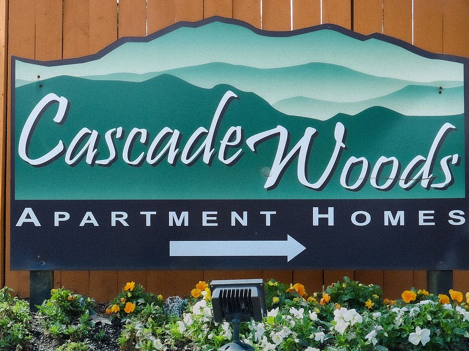 Sign for Cascade Woods Apartments, Aloha OR,