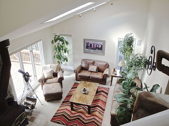 Living room with vaulted clg