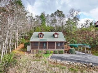 415 Skyview Rd, Whittier, NC 28789