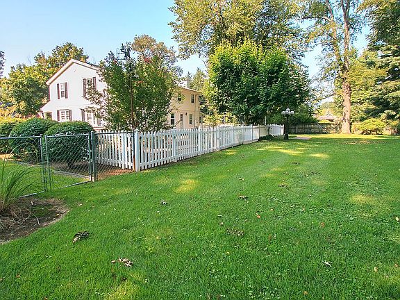 3rd image of 7400 Wren Dr