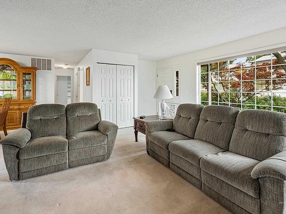 4th image of 2963 Mayfair Rdg