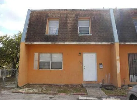 5950 NW 27th Pl #157 — Photo 2