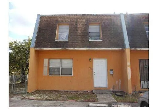 Building Photo - 5950 NW 27th Pl #157