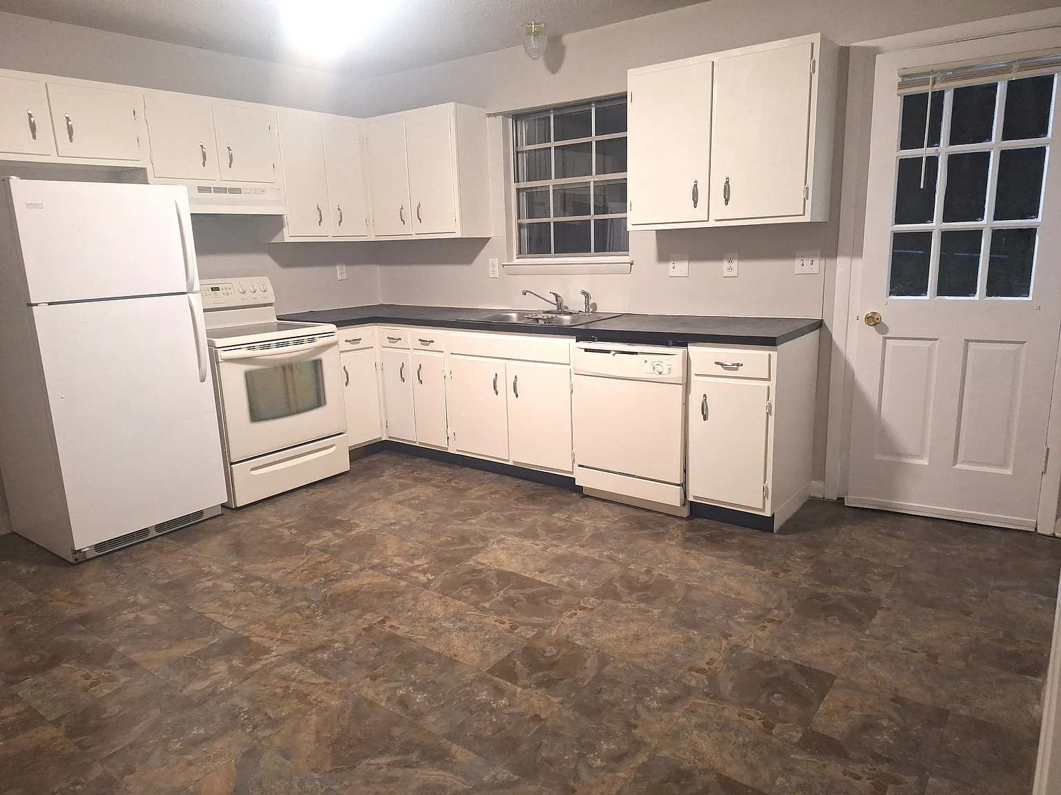 2 bed, 1100 sqft, $1,350 — Photo 3