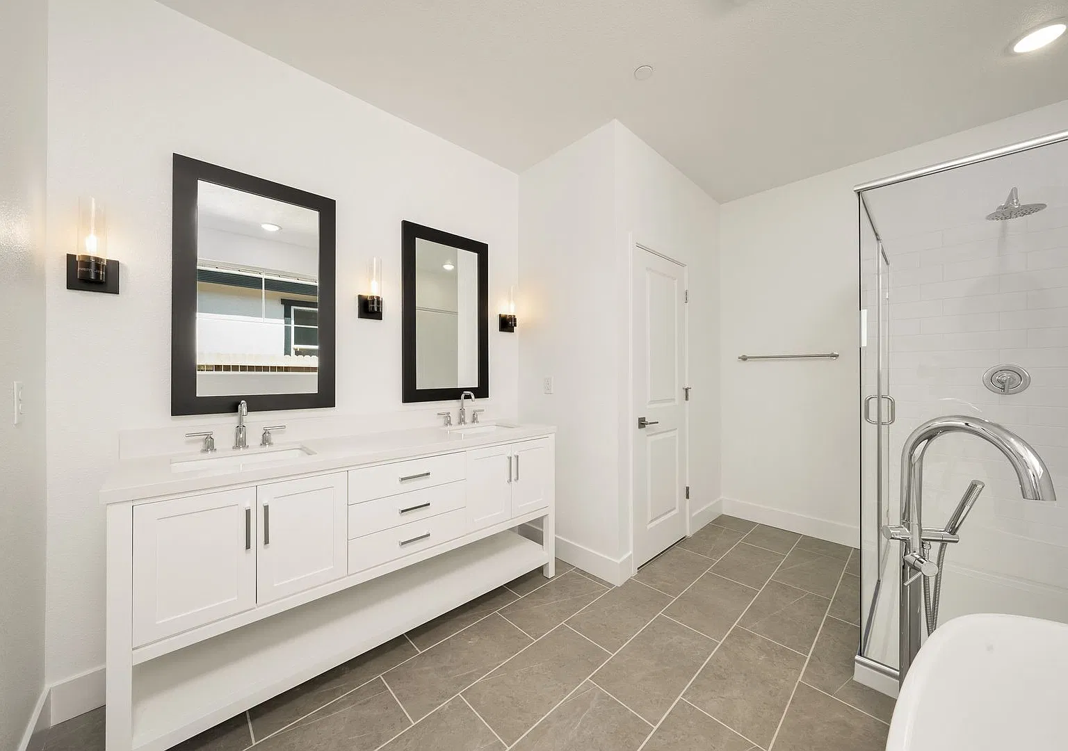 Beautiful home in "Canyon at the Ranch" 5 bedroom 3 full bath — Photo 3