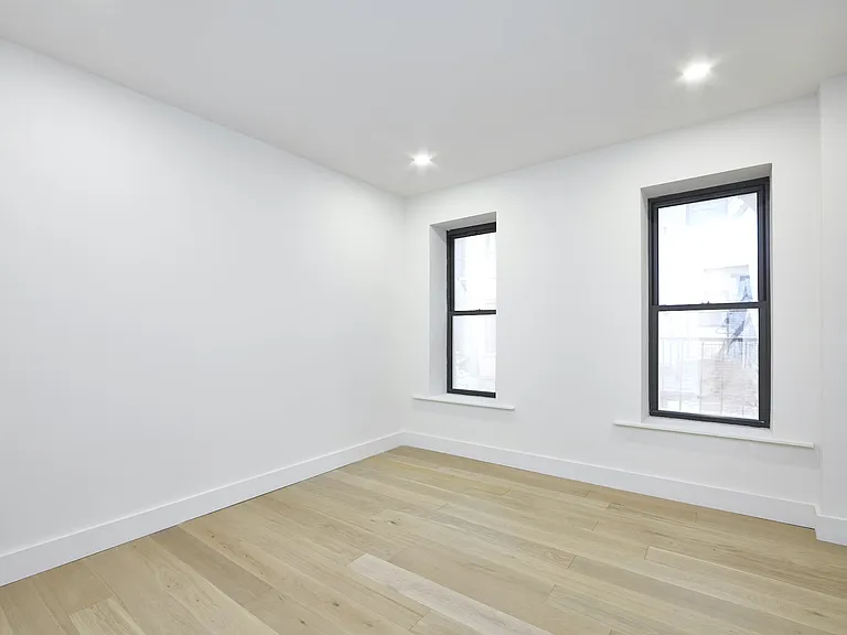 236 W 10th St #3 — Photo 2