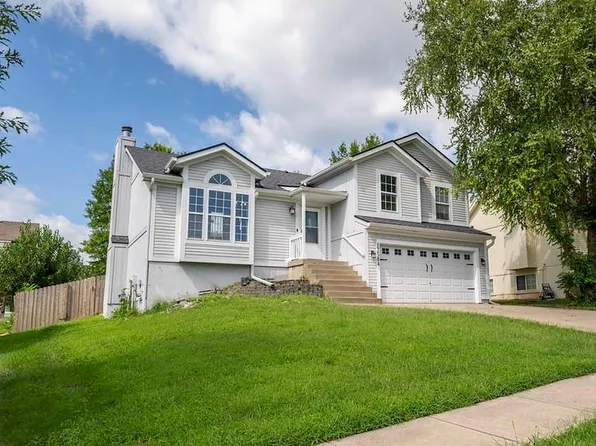 17584 W 111th Ter, Olathe, KS 66061