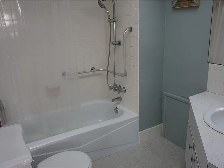 1000 49th St N #311 — Photo 15