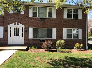105 Shadow Ln, West Hartford, CT 06110