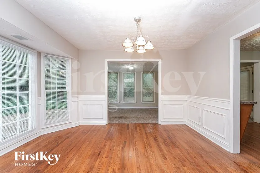 3 bed, 2.0 bath, 1645 sqft, $2,220 — Photo 4
