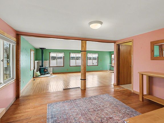 3rd image of 12015 Oakridge Rd