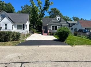 517 Catalpa Dr, Round Lake, IL