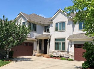 311 Colonial Dr, Vernon Hills, IL