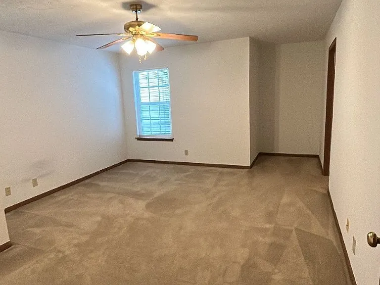 Ledyard Townhomes- Rent By The Bed — Photo 12