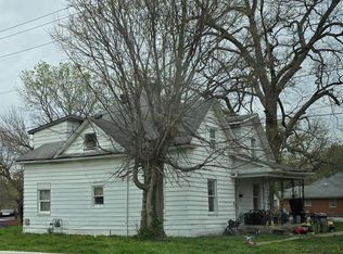 109 S 6th St, Elsberry, MO 63343