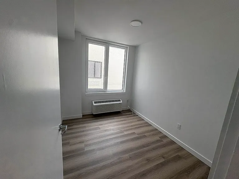 3109 Buhre Ave #8G — Photo 3