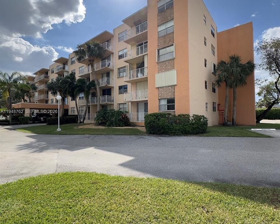 1st image of 500 Executive Center Dr APT 2N