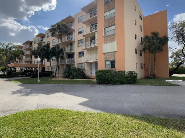 500 Executive Center Dr APT 2N, West Palm Beach, FL 33401
