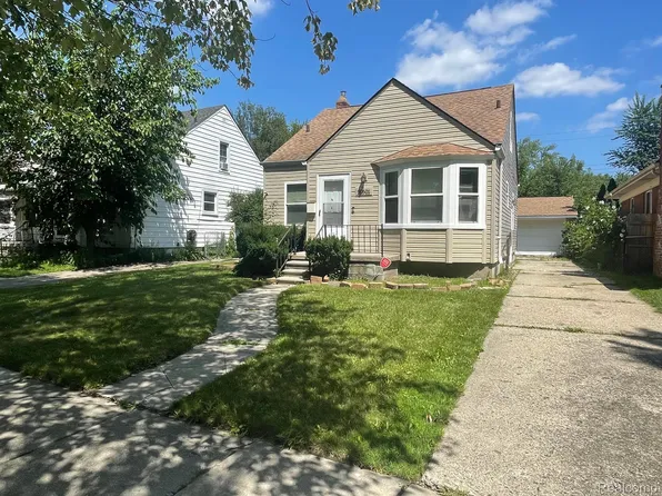 20501 Washtenaw St, Harper Woods, MI 48225