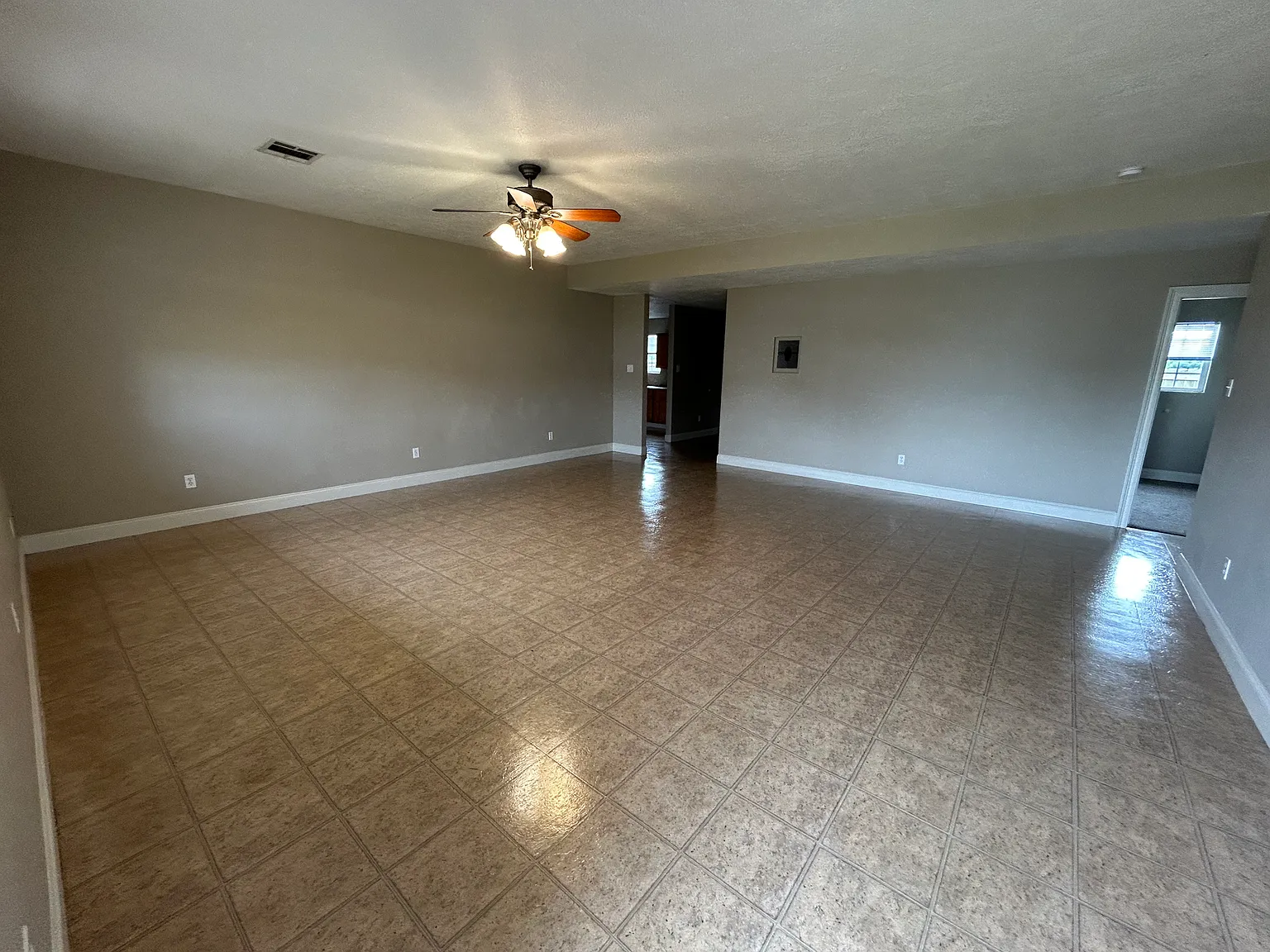 3 bed, 1800 sqft, $1,600 — Photo 2