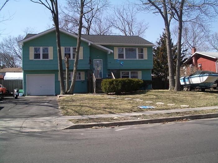 1st image of 636 Huckleberry Ln