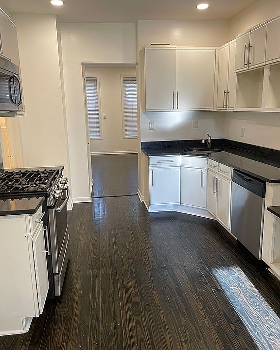 1st image of 1634 N Wood St #1