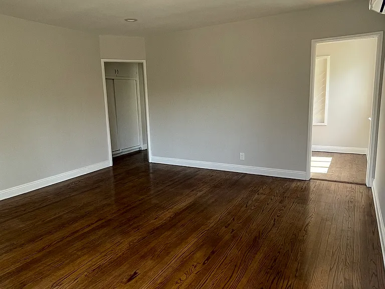 324 W 7th St #C — Photo 5