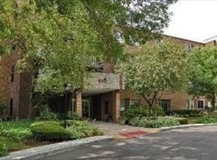 909 E Kenilworth Ave UNIT 302, Palatine, IL 60074