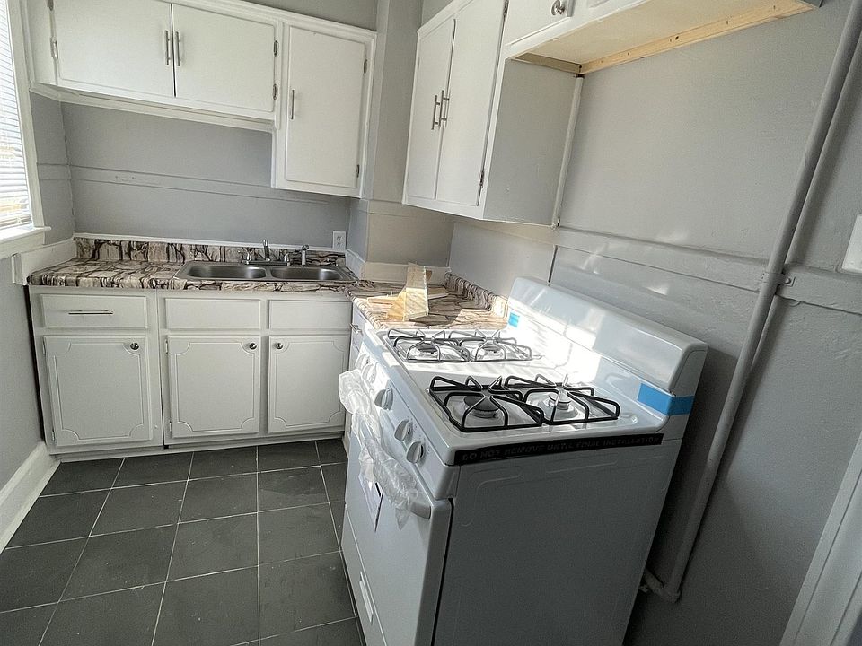 2nd image of 803 N Dunlap St