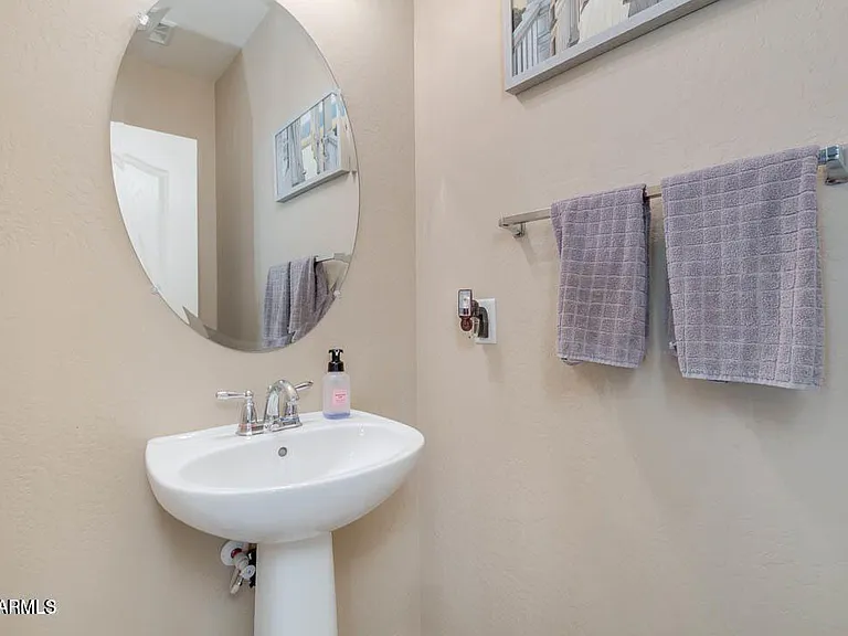 4050 E Oakland St — Photo 10