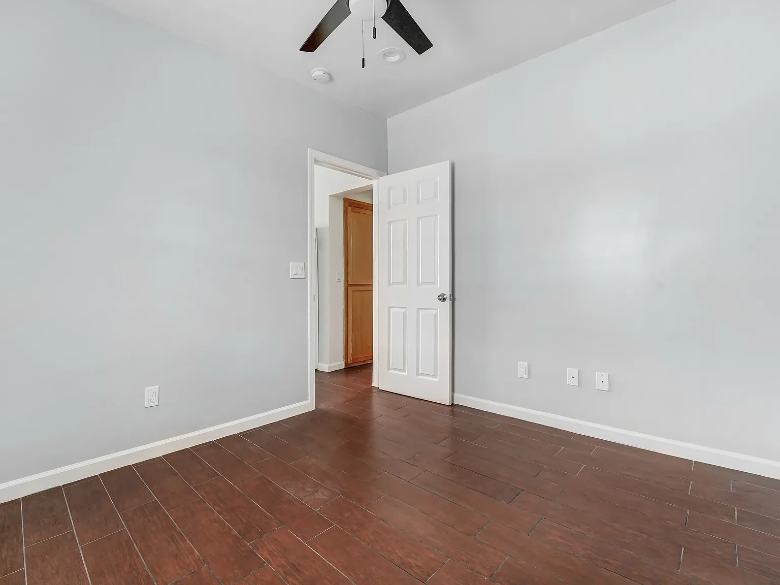 2 bed, 800 sqft, $2,000 — Photo 4