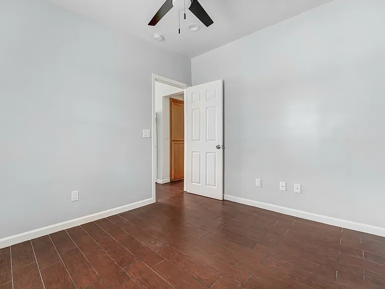 1142 E 120th St #5 — Photo 4