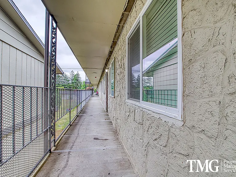 Jackson Court Apartments — Photo 11