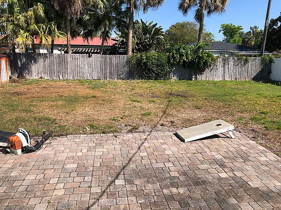 5th image of 819 Patricia Ln
